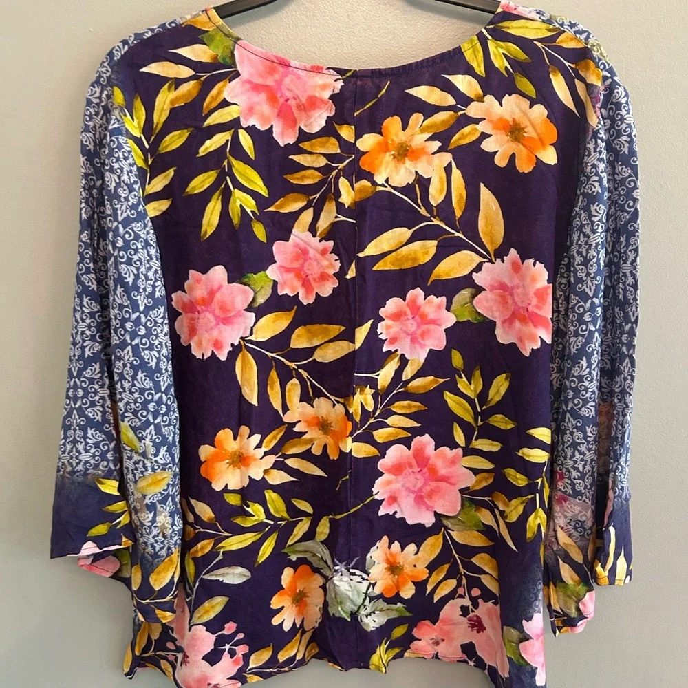 NWT Avani del amour floral bell sleeves top size S